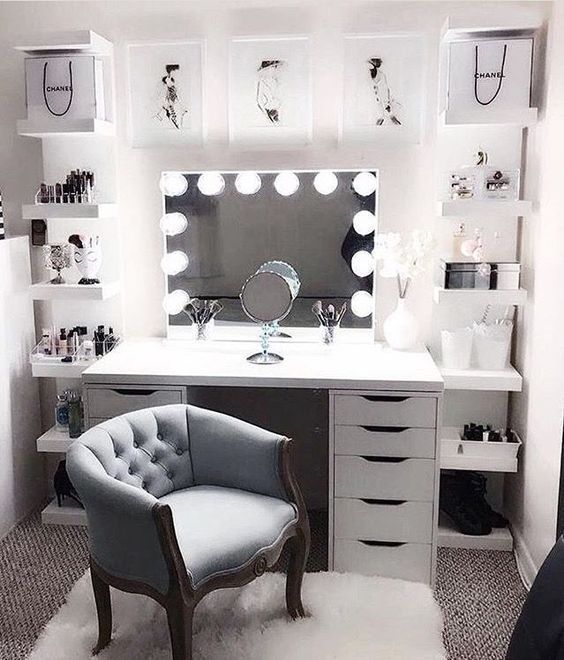13 Beautiful Makeup Room Ideas, Organizer and Decorating -   23 diy vanity case
 ideas