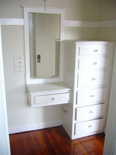Built in Vanity inside closet -   23 diy vanity case
 ideas