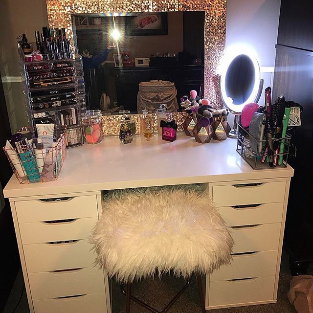 20 Best Makeup Vanities & Cases for Stylish Bedroom -   23 diy vanity case
 ideas