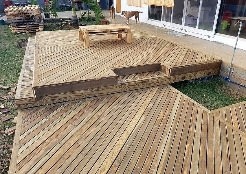 DIY Wooden Pallets Garden Deck Plan -   23 pallet garden decking
 ideas