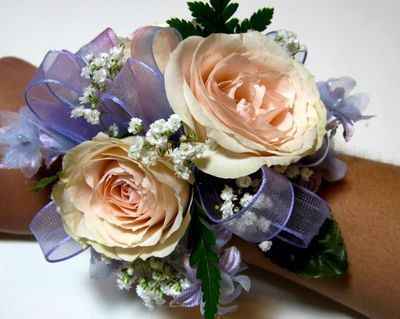 Easy Wrist Corsage Tutorial -   24 diy flower corsage
 ideas