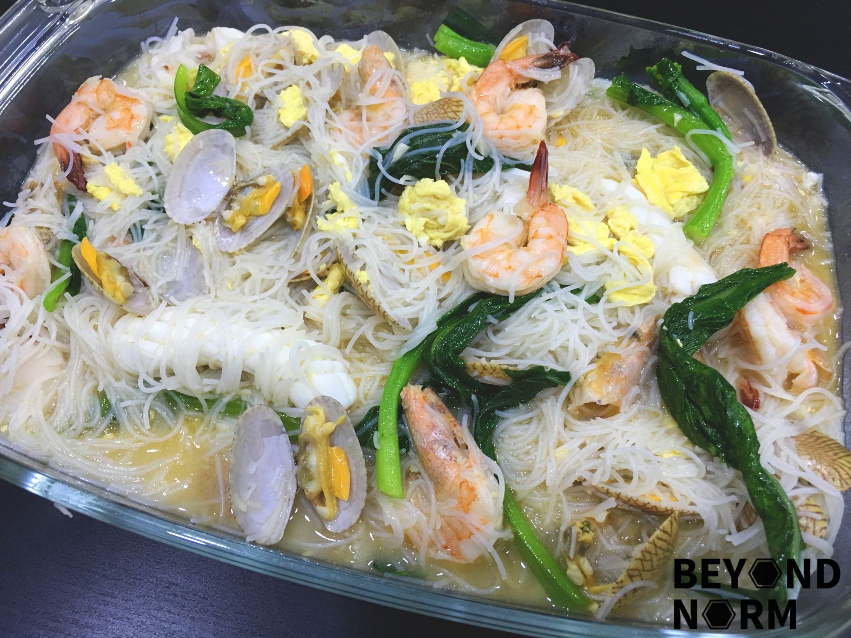 Seafood White Beehoon was first made popular by You Huak restaurant in Sembawang, Singpaore. But in recent years, many others have started to serve it in hawker centres. Some of my friends have tri… -   25 chinese recipes seafood
 ideas