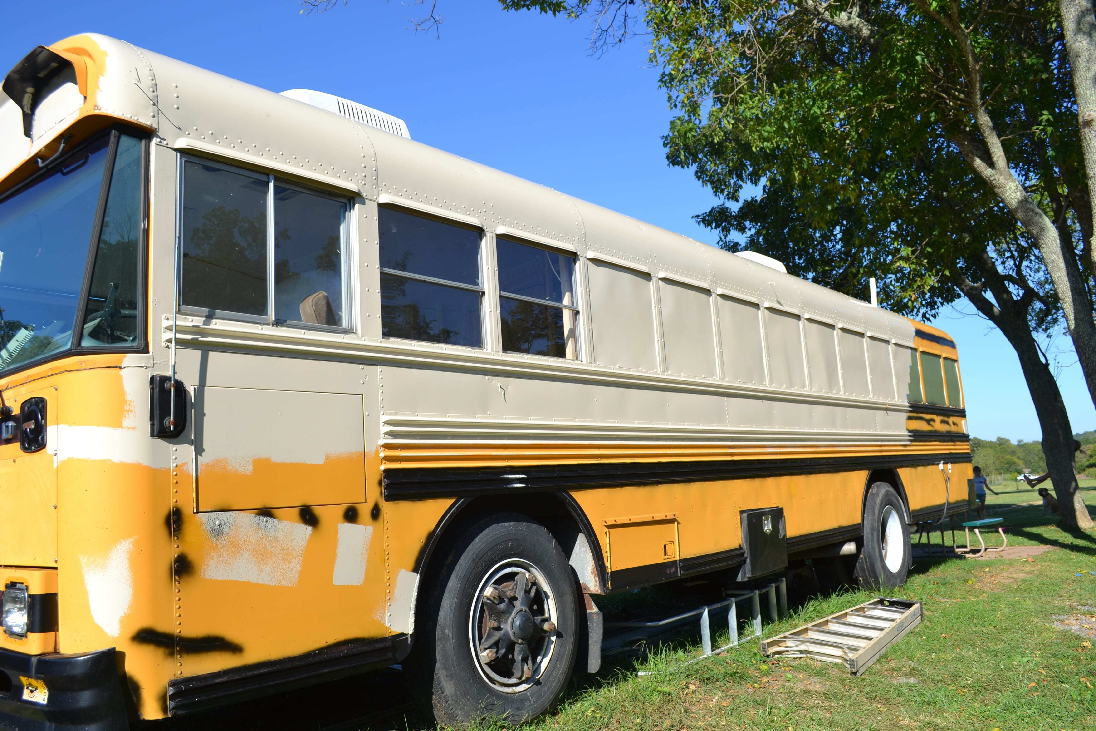 Options for Painting a School Bus Conversion -   25 diy school bus
 ideas