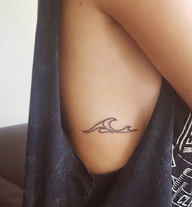 20 small tattoo wave
 ideas