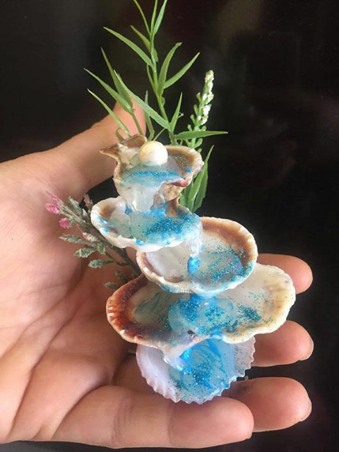 A little waterfall made of seashells. Looks amazing -   22 easy seashell crafts
 ideas