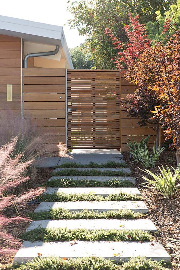 Renovation of a mid-century modern Eichler home in California -   23 mid century modern garden
 ideas