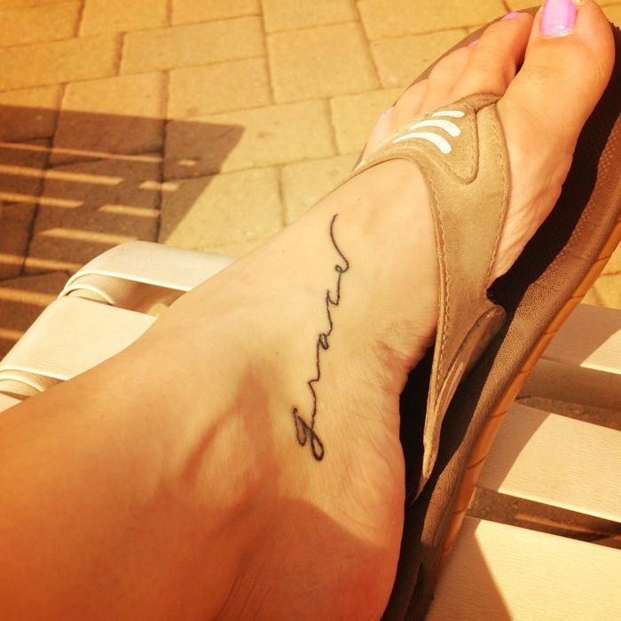24 feminine foot tattoo
 ideas