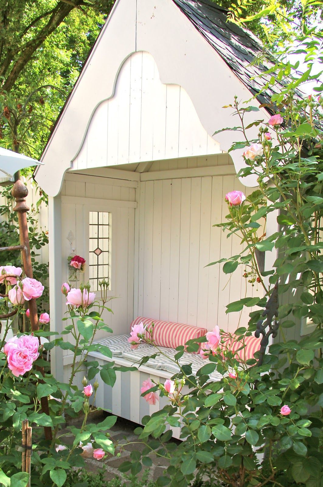 You Probably Never Knew You Needed an Outdoor Reading Nook — Until Seeing These Photos -   24 garden seating tea time
 ideas