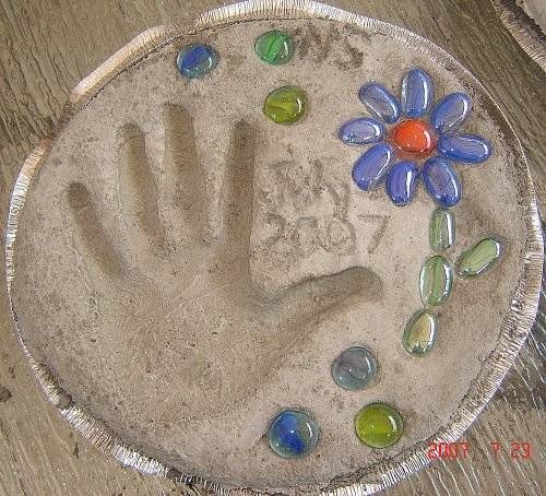 Kids' Crafts -   24 garden stones handprint
 ideas