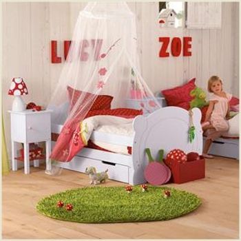 Cute 'garden' bedroom #children - love the red and green - going with a gnome/pixie/garden theme rather than a fairy wonderland... -   24 girls garden room
 ideas