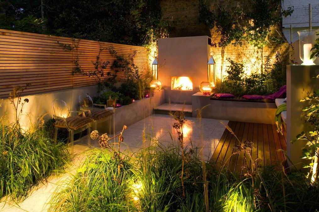 A city garden in London, U.K. Designed by London firm Charlotte Rowe Garden Design                                                                                                                                                                                 More -   24 urban garden wall
 ideas