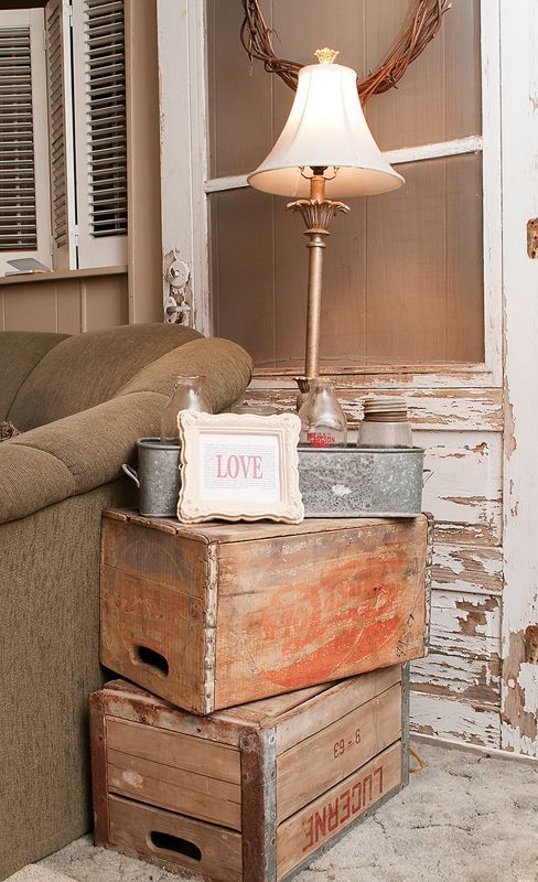 Vintage Crates as side tables-spare bedroom side table -   24 vintage rustic decor
 ideas