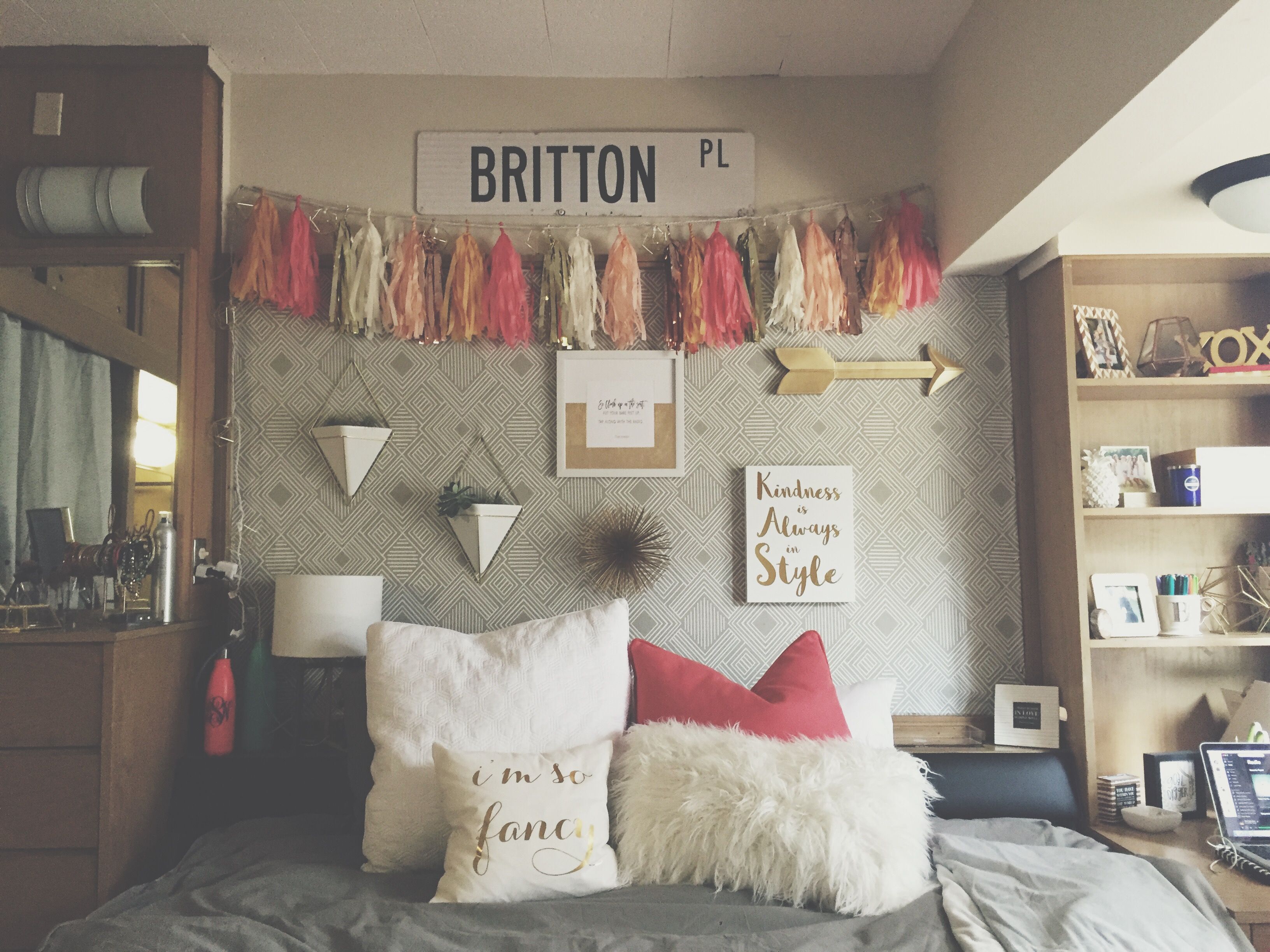 25 dorm decor wall
 ideas