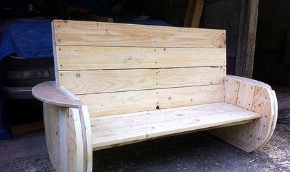 Pallet Garden Bench - DIY -   25 garden seating pallets
 ideas