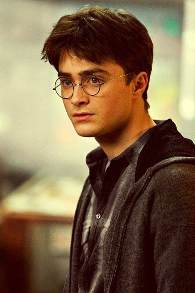 Day 5: my favorite male character is definitely Harry Potter! He is always so brave and I admire how humble he remains throughout the story. I love him so much! -   25 harry potter characters
 ideas