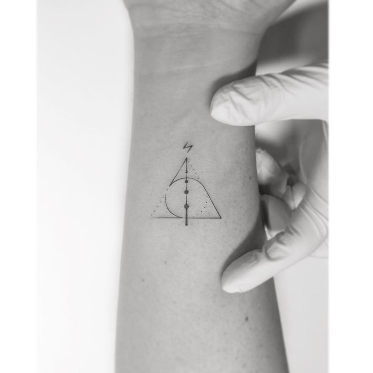 25 minimalist tattoo book
 ideas