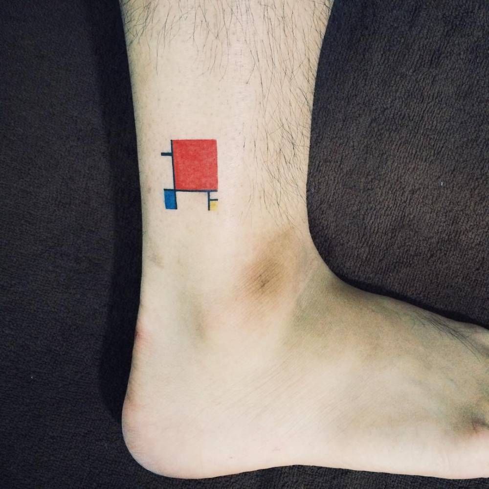 Minimalist cubism tattoo on the right outer ankle -   25 outer ankle tattoo
 ideas