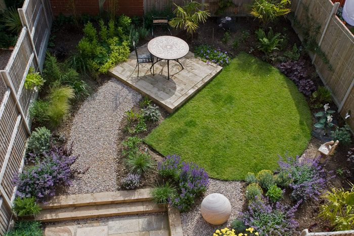 Delightful And Simple Townhouse Backyard Ideas Placement -   23 small garden lawn
 ideas