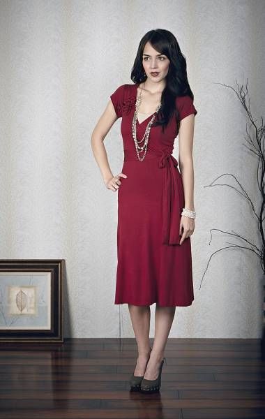 Modest dress that is stylish and chic! Love this red dress! -   24 college style modest
 ideas
