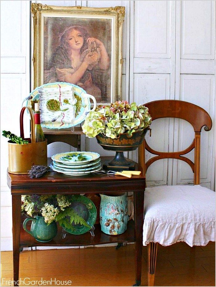 DECORATING WITH ANTIQUE MAJOLICA -   24 country style accessories
 ideas