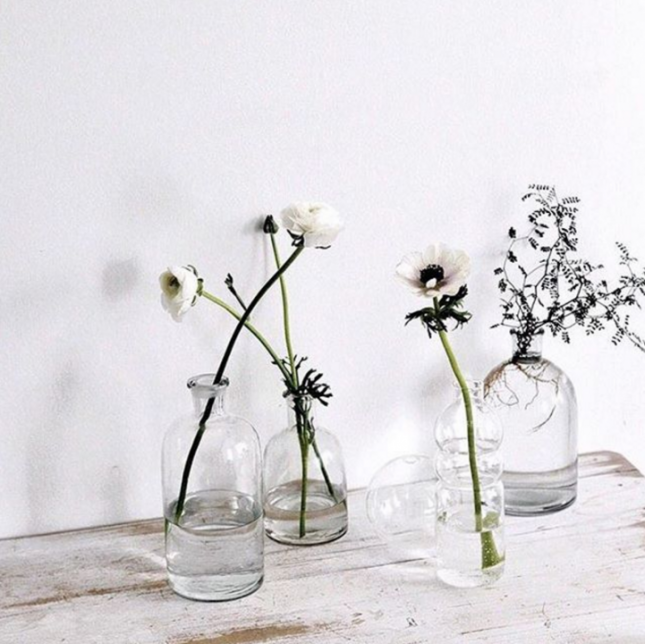 17 On-Trend Floral Arrangements for Minimalist Weddings | Brit + Co -   24 minimalist wedding decor
 ideas