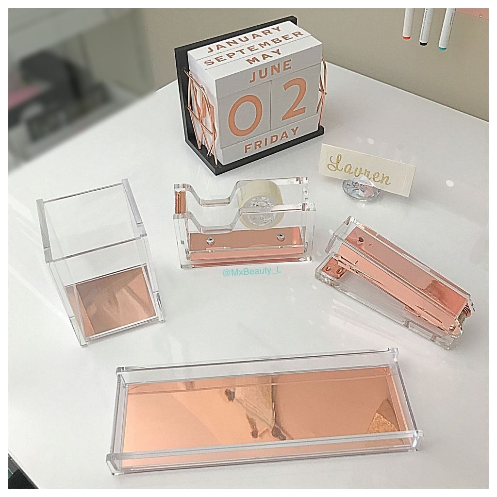 40+ Elegant and Luxurious Office Decoration With Rose Gold Color Accesories -   20 desk decor copper
 ideas