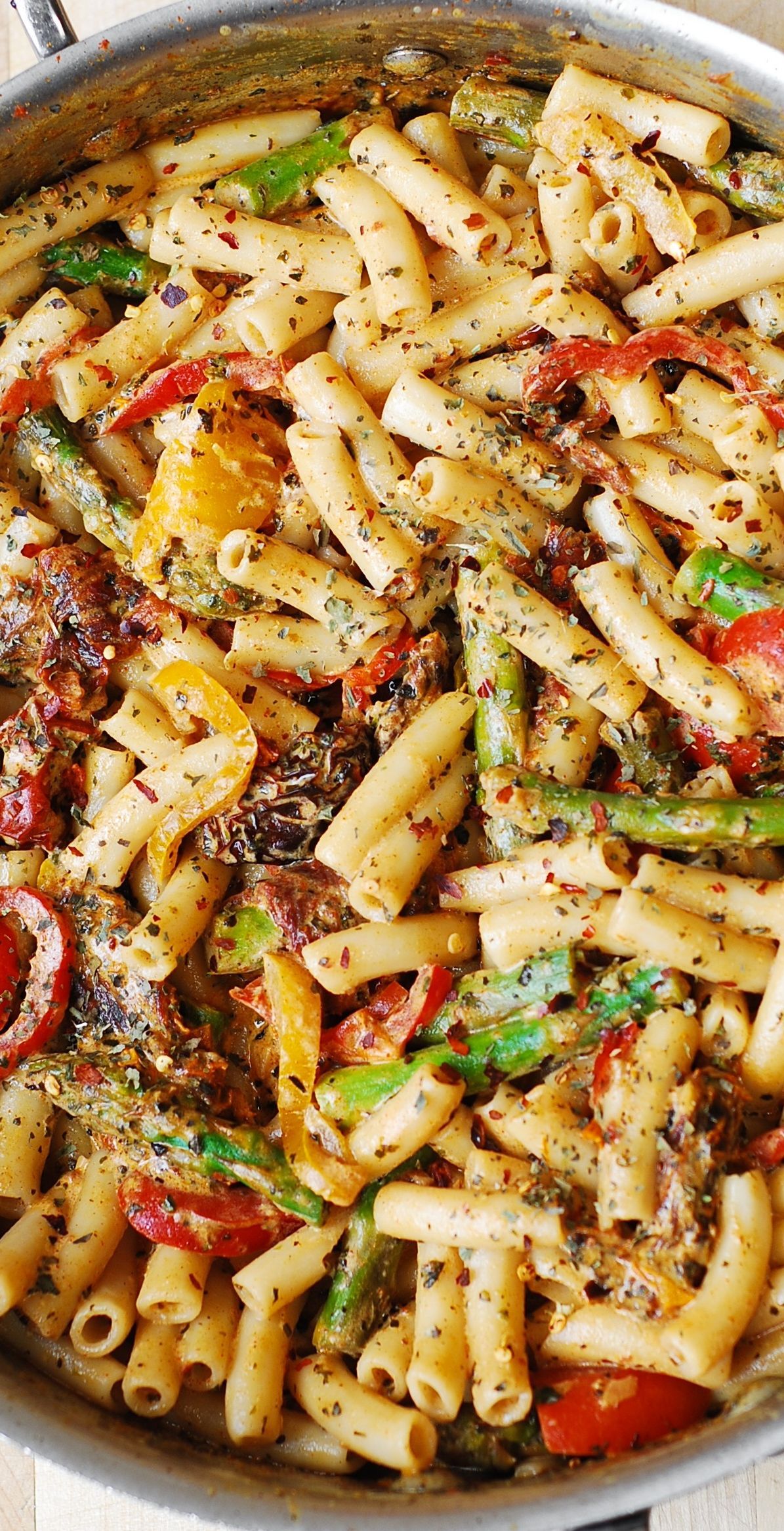Pasta, Bell Peppers, and Asparagus in a Creamy Sun-Dried Tomato Sauce - The vegetables taste so good with all the spices, pasta, and the flavorful creamy sauce in this Italian pasta dinner! -   22 veggie pasta recipes
 ideas