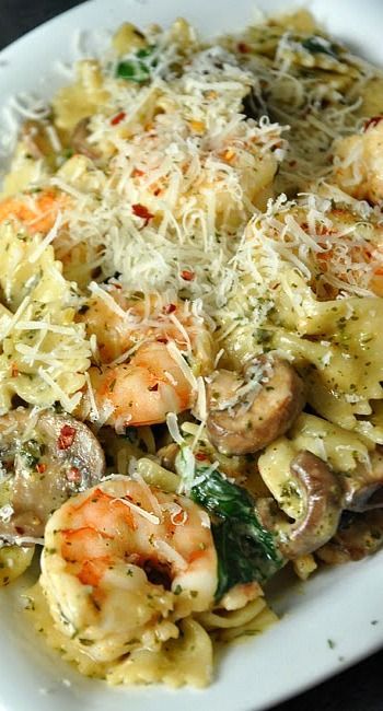 Shrimp Pesto Pasta with Spinach and Mushrooms -   22 veggie pasta recipes
 ideas