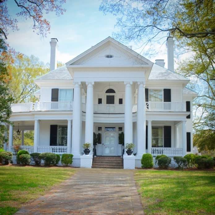 My dream home. The closest I can get to living in my own little White House -   24 southern victorian decor
 ideas