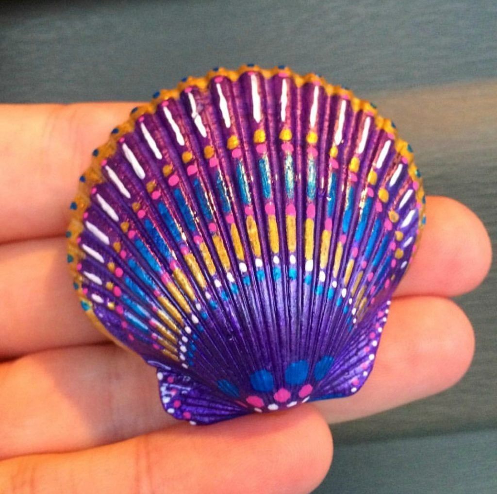 20 Painted Sea Shell Designs -   21 shell crafts seashell art
 ideas
