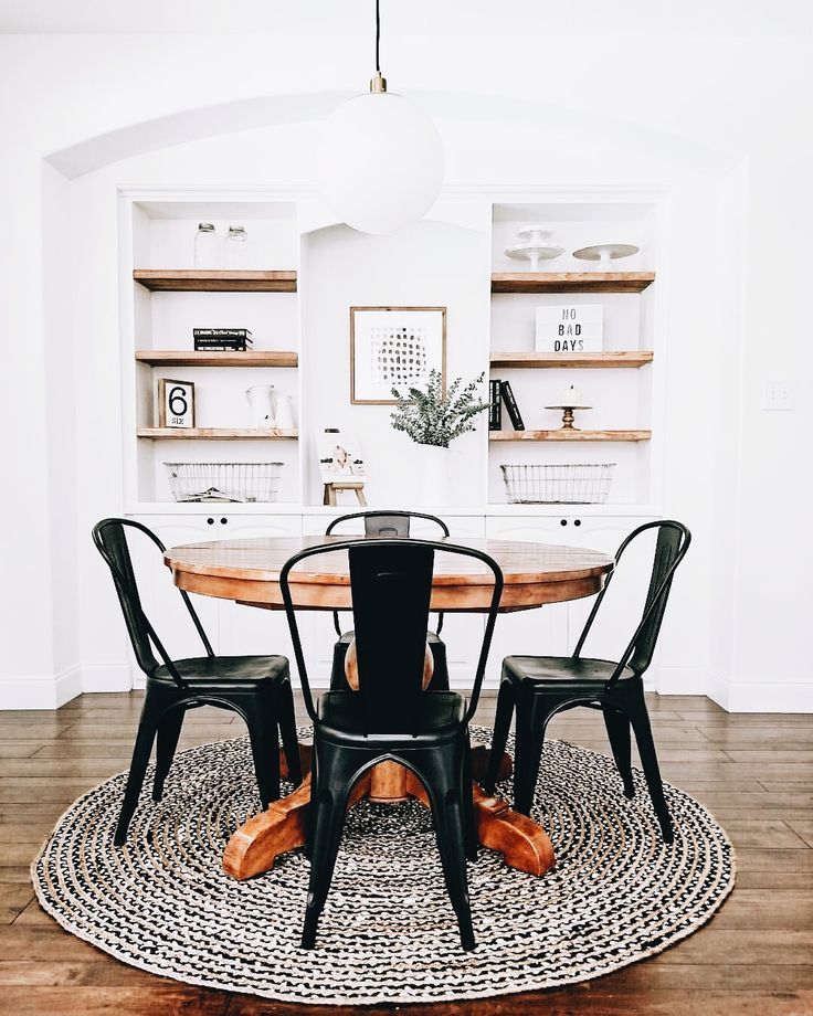 Trend Watch: Global Monochrome -   22 casual dining decor
 ideas