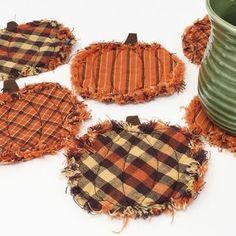 Doesn't everyone need a cute raggedy homespun plaid pumpkin coaster to sit that steamy mug of apple cider on? These little cuties can be whipped up in just an hour or so and will add a... -   24 fun fall crafts
 ideas