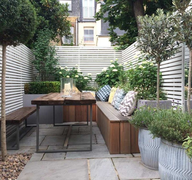 Smukt udend?rsbord til terrassen -   24 small courtyard garden
 ideas