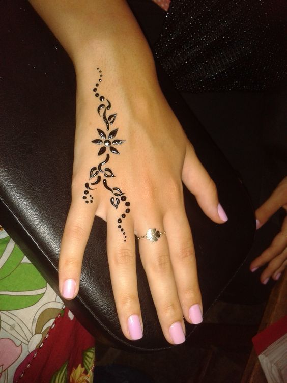 45 Henna Tattoo Designs For Girls To Try At least Once -   7 simple tattoo henna
 ideas