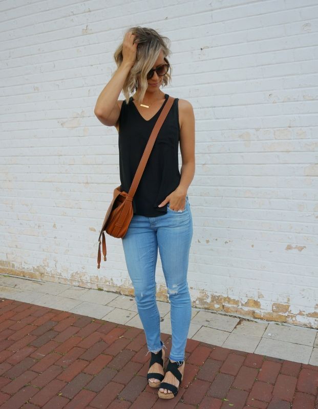 Timeless And Comfy Jean Outfits For Travelling -   12 short work style
 ideas