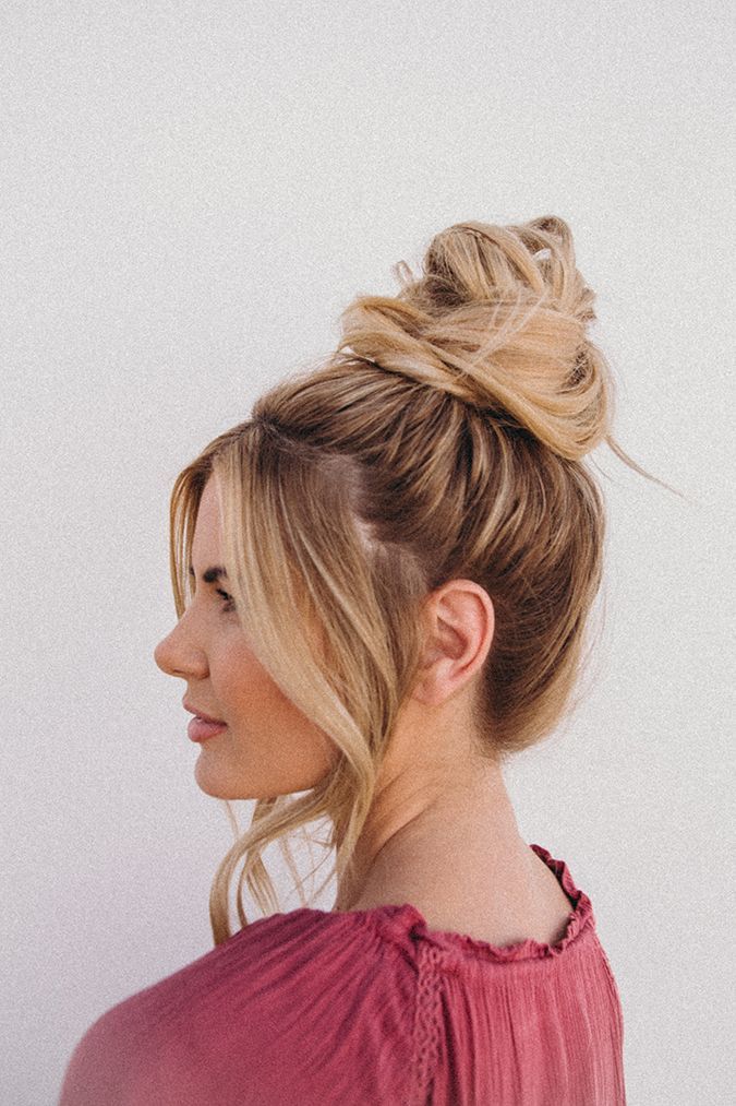 Hair How-To: An Effortless Top Knot Tutorial From Amber Fillerup Clark -   13 hairstyles Weave top knot
 ideas