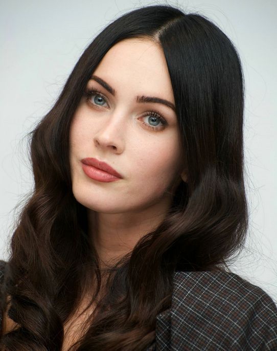 52 Natural Makeup Look for Dark Hair Women with Pale Skin -   13 makeup Natural pale
 ideas