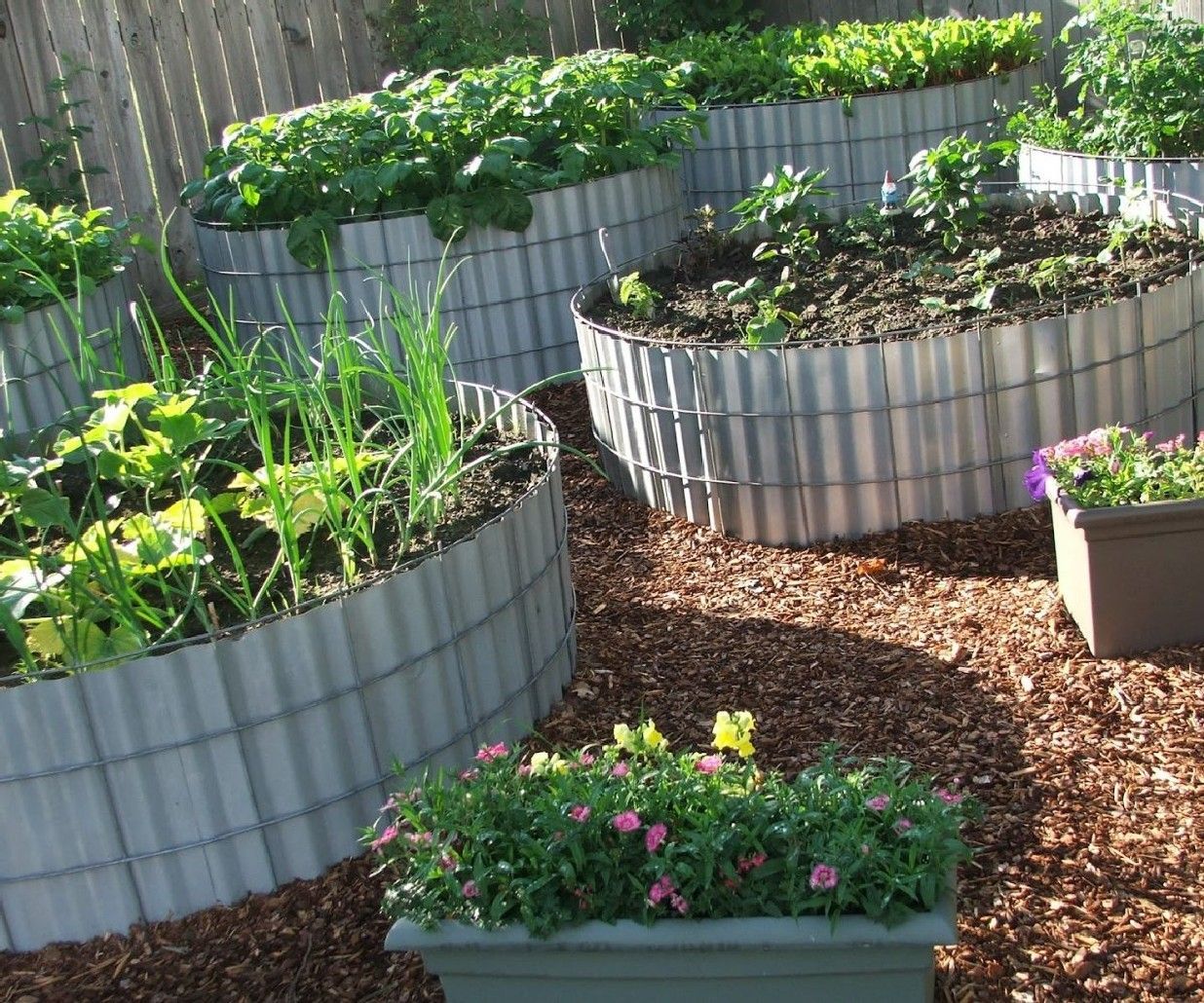 32 Amazing Beautiful Round Raised Garden Bed Ideas that You Can Make in A Weekend -   19 garden design Plants raised beds
 ideas