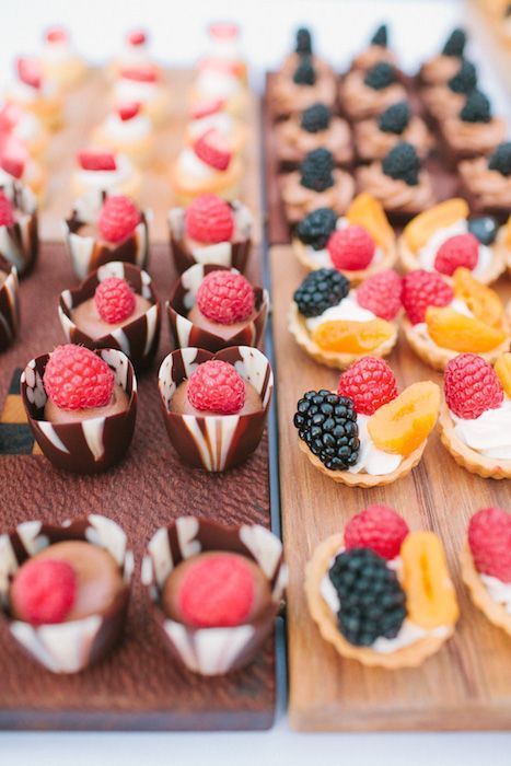 11 mini desserts Table
 ideas