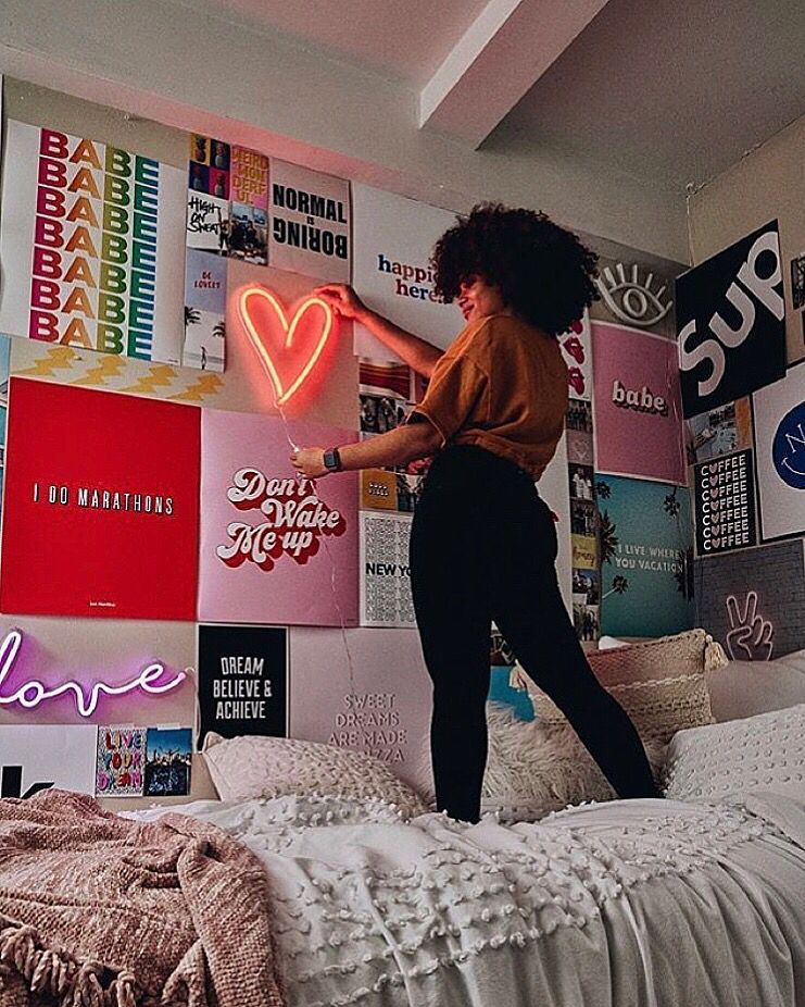 Neon Red Heart вќ¤пёЏ -   11 room decor Cama diy ideas