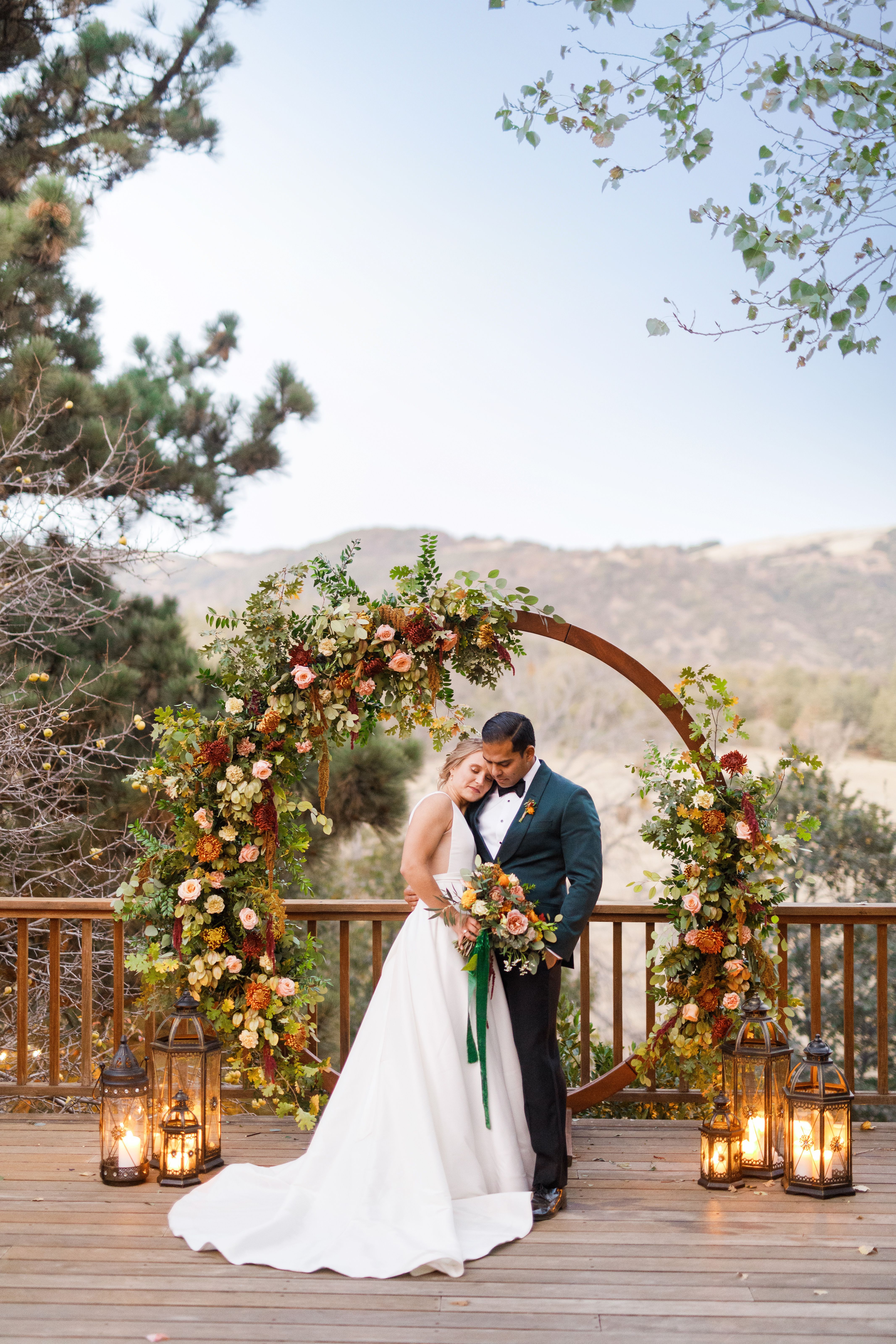 Flower circle arch for a fall wedding -   12 wedding Garden flowers
 ideas