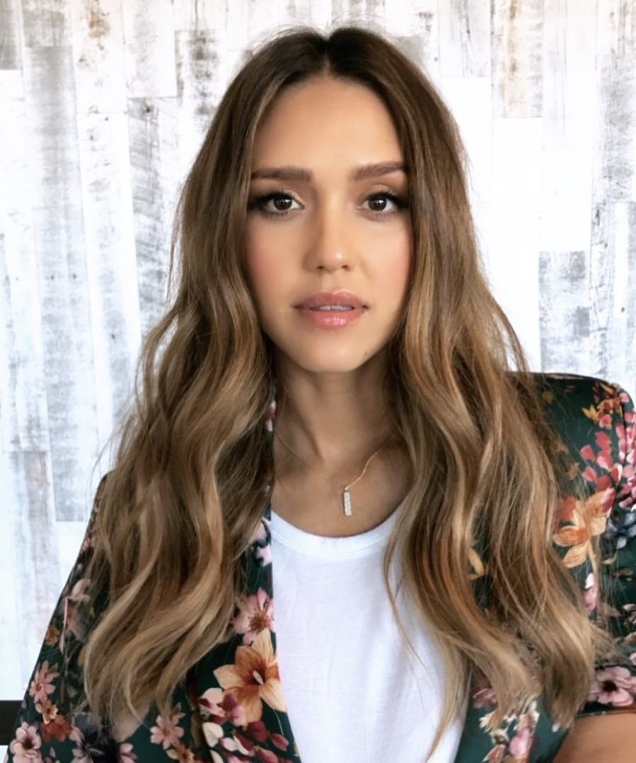 Jessica Alba’s Secret for Effortless Waves Is Showering at Night -   16 long style waves
 ideas