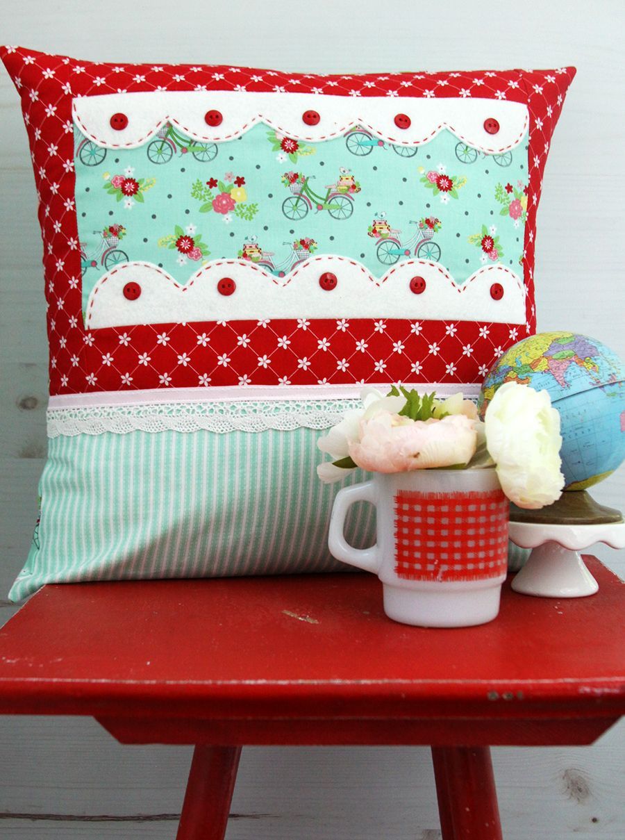 Scalloped Window Pillow - -   18 fabric crafts Pillows fun
 ideas