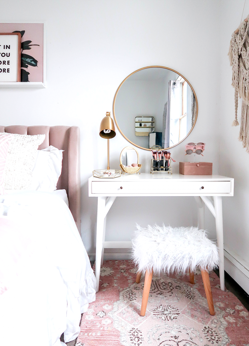 Styling A Vanity In A Small Space -   18 room decor Small bedroom
 ideas
