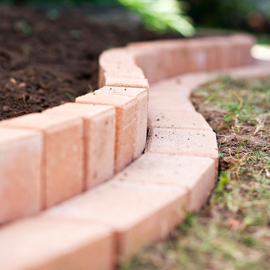 How to Plant A Curved Brick Flowerbed Border -   21 brick garden edging
 ideas