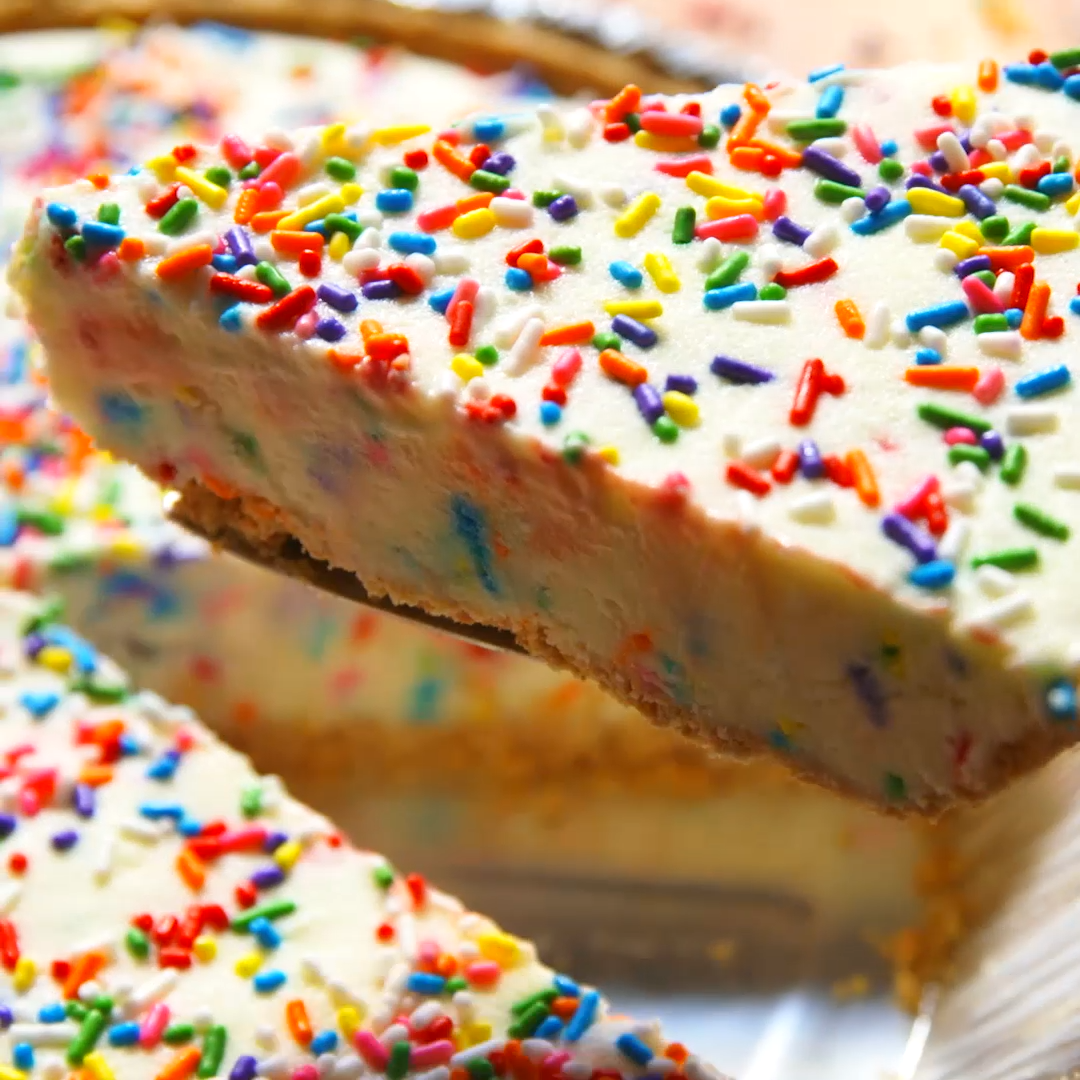 No-Bake Birthday Cake Cheesecake -   7 desserts Birthday delicious food
 ideas