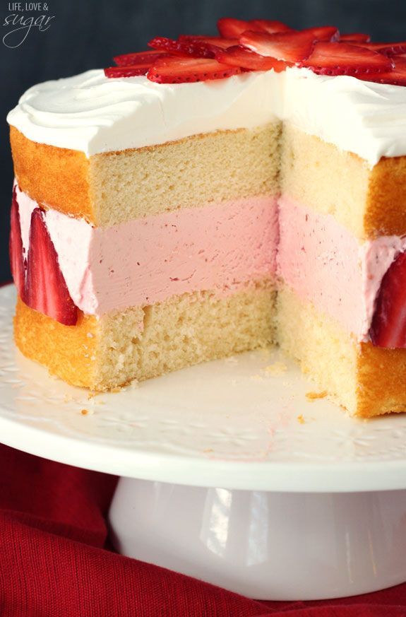 Strawberry Ice Cream Cake -   12 cake Ice Cream vanilla frosting ideas