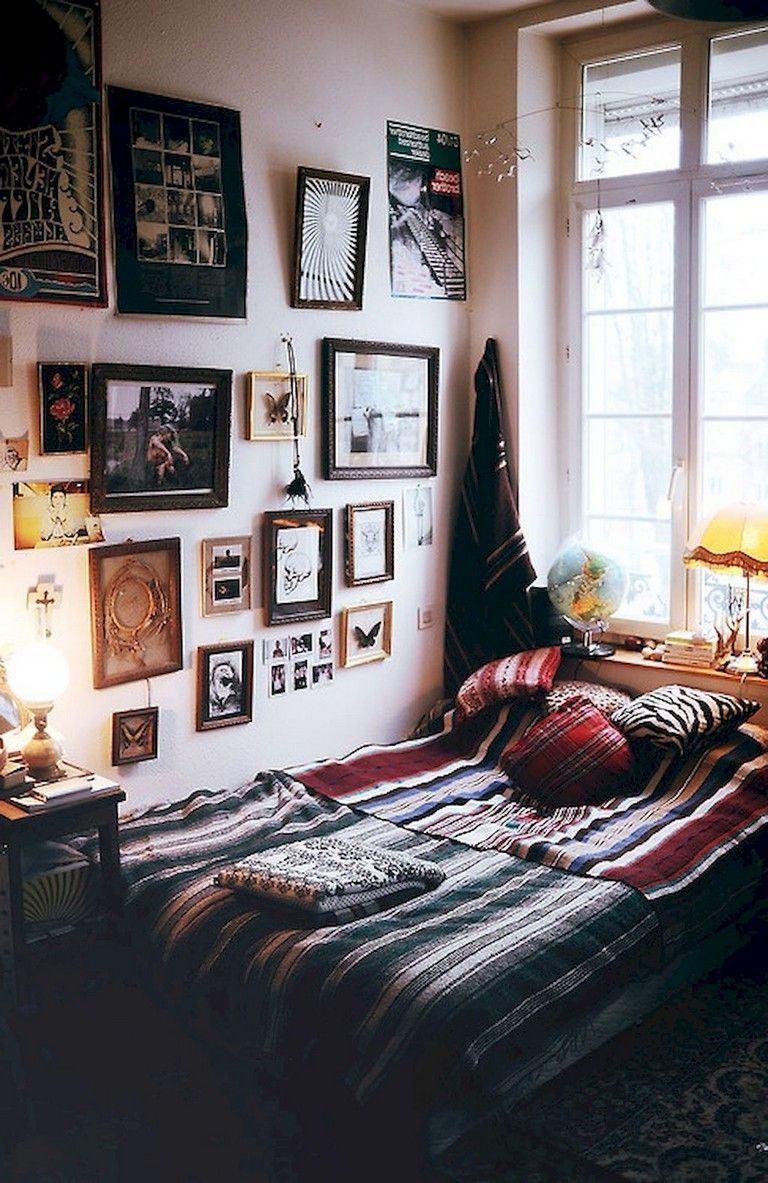 55+ Stunning Eclectic Bedroom Decorating Ideas On A Budget -   12 room decor Bedroom 70s ideas