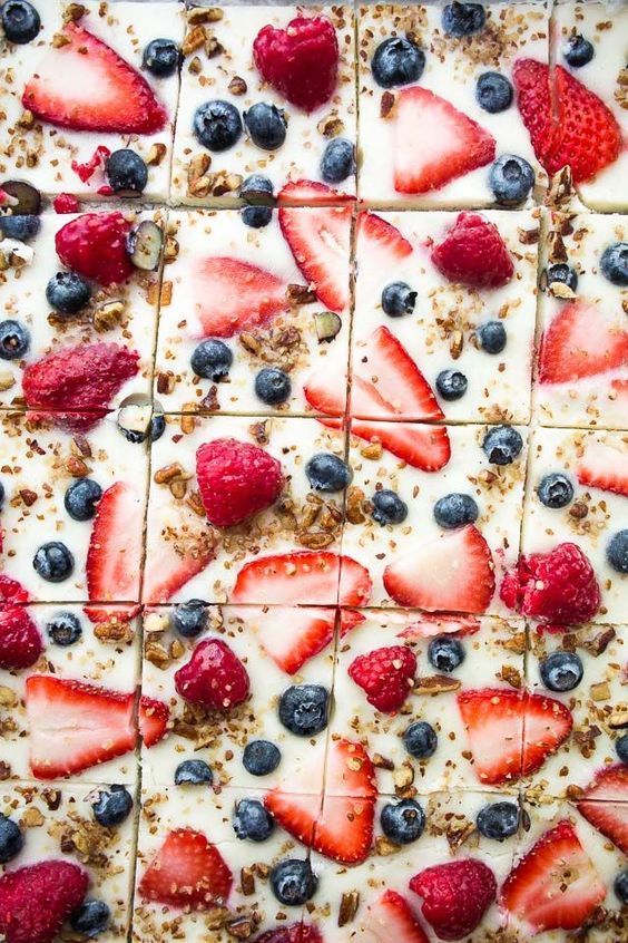 Frozen Yogurt Bark with Berries - Frozen yogurt studded with gorgeous blue and red berries! A delicious, fun, and healthy dessert -   13 desserts Delicious healthy snacks ideas