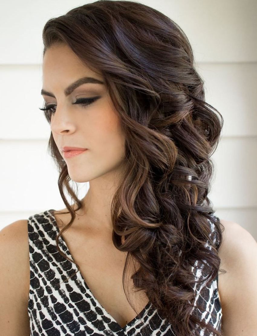 The Best Neckline Hairstyles for Your Dress -   13 hairstyles Curled side ideas